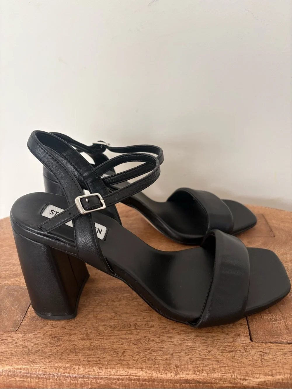 Steve Madden Mareena Black Block Heel Sandals Size 8
